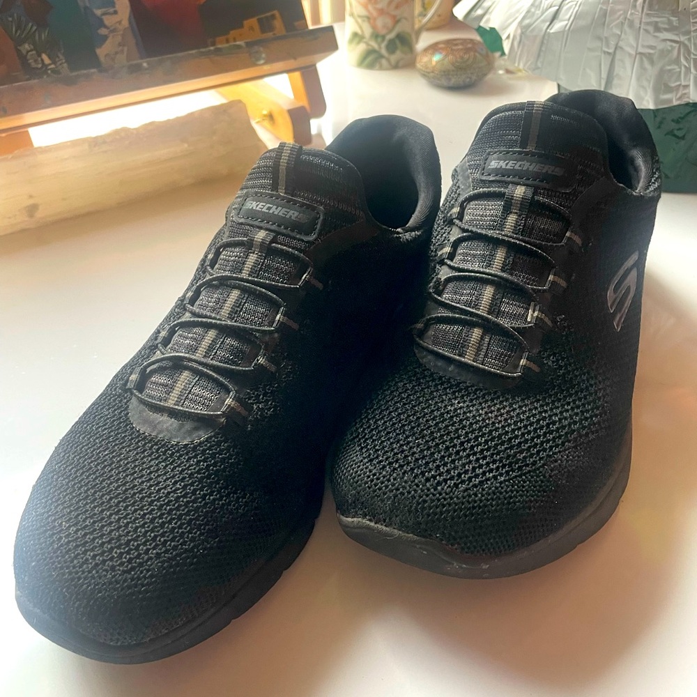 Sketchers women’s size 8.5 wide
